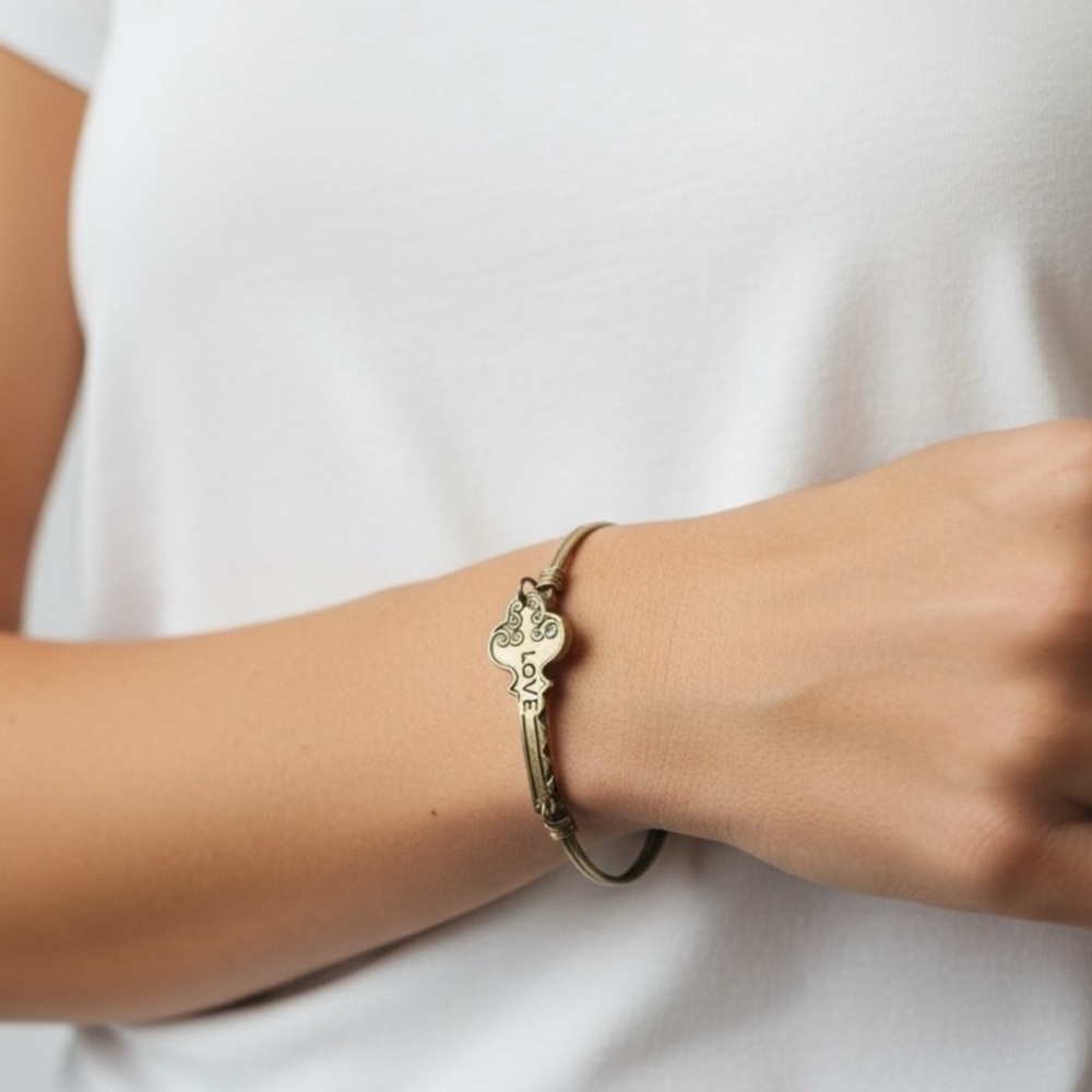 Silver Key Love Bracelet - Picture 2 of 2
